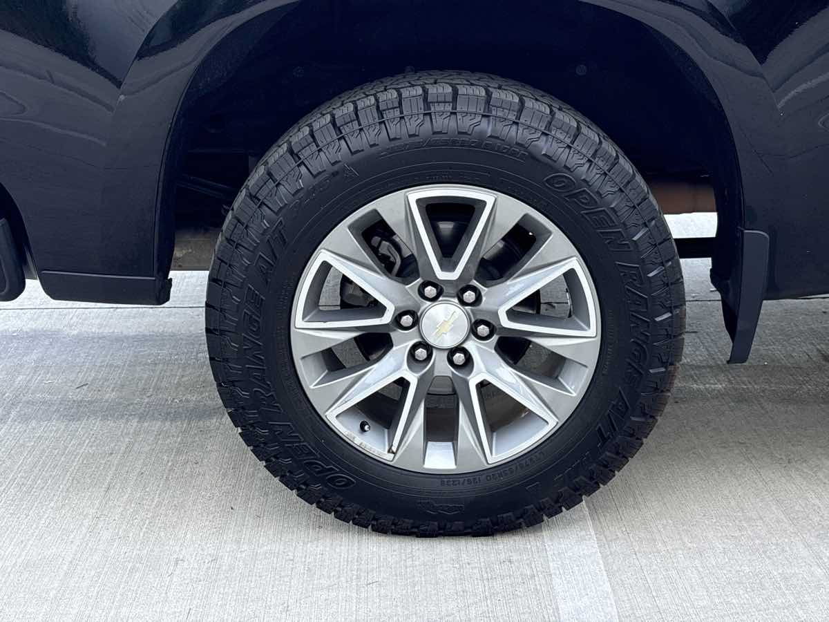 Used 2019 Chevrolet Silverado 1500 High Country w/ Technology Package AWD/4WD image 9
