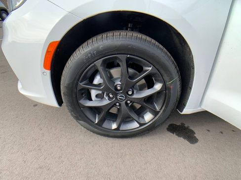 New 2026 Chrysler Pacifica Select image 28