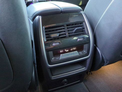 Used 2022 BMW X5 xDrive40i w/ Executive Package image 22