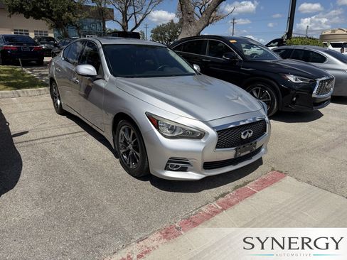 Used 2017 INFINITI Q50 Signature Edition w/ Cargo Package (L95) RWD image 2