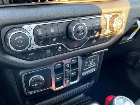 Used 2024 Jeep Wrangler Sport S w/ Convenience Group image 32