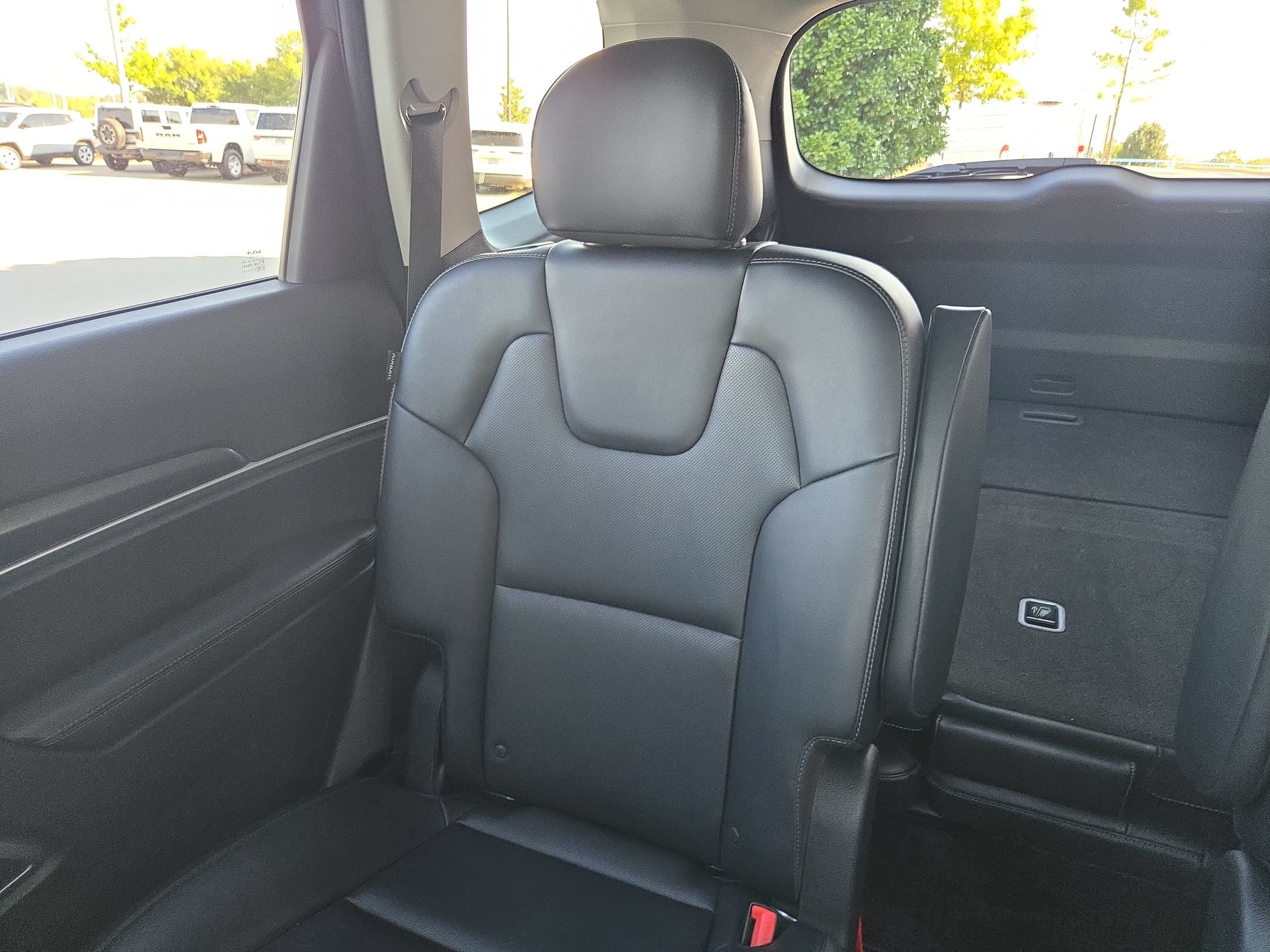 Used 2025 Kia Telluride S FWD image 12