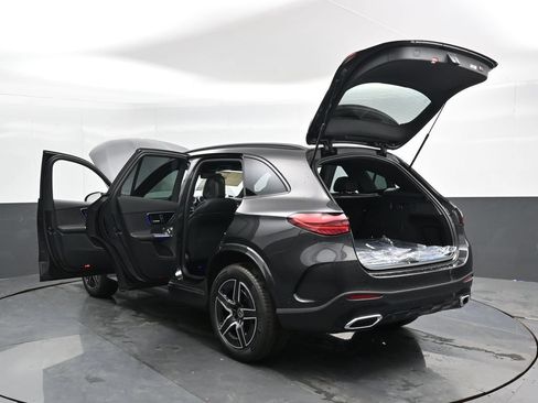 Used 2025 Mercedes-Benz GLC 300 4MATIC image 54