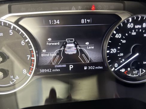 Used 2025 Nissan Pathfinder SL FWD image 7