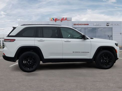 New 2026 Jeep Grand Cherokee Altitude RWD image 6