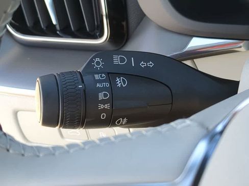 Certified 2025 Volvo XC60 T8 Core w/ Protection Package Premier image 25