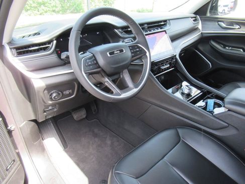 Used 2023 Jeep Grand Cherokee L Limited w/ Luxury Tech Group II RWD image 20