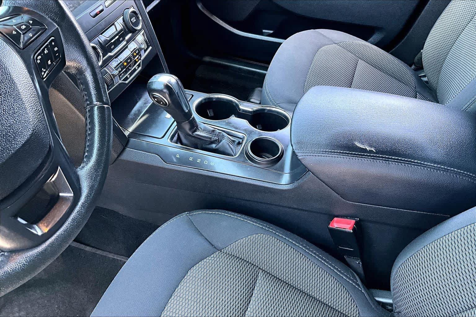 Used 2019 Ford Explorer XLT w/ Equipment Group 201A FWD image 16
