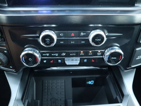 New 2026 Ford F250 Lariat w/ Black Appearance Package image 7