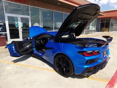 Used 2025 Chevrolet Corvette Z06 w/ Z07 Performance Package RWD image 16