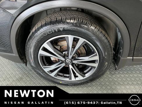 Used 2019 Nissan Rogue SV w/ Premium Package FWD image 41