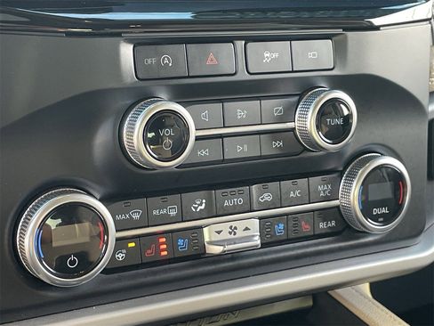 Used 2024 Ford Expedition Limited image 25