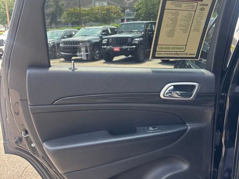 Used 2021 Jeep Grand Cherokee Laredo X RWD image 30