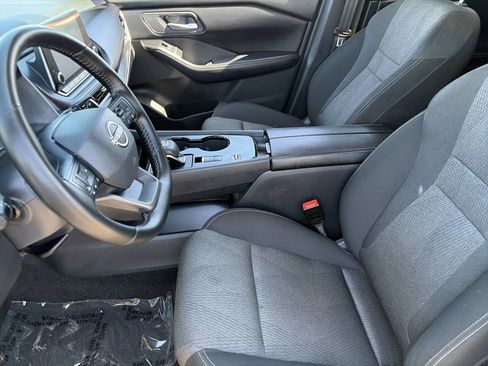Used 2025 Nissan Rogue SV FWD image 18