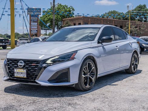 Used 2023 Nissan Altima 2.5 SR FWD image 9