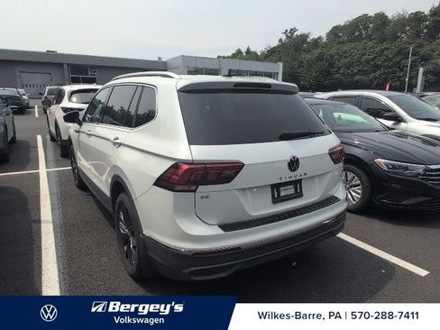 Used 2023 Volkswagen Tiguan SE w/ Panoramic Sunroof Package FWD image 13