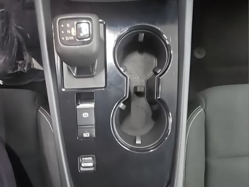 Used 2024 Nissan Rogue S FWD image 27