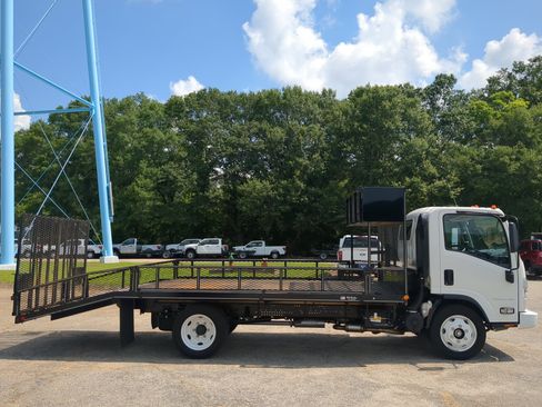 Used 2024 Chevrolet Low Cab Forward RWD image 2