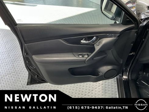 Used 2018 Nissan Rogue S FWD image 35