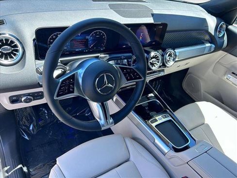 New 2025 Mercedes-Benz GLB 250 4MATIC image 3