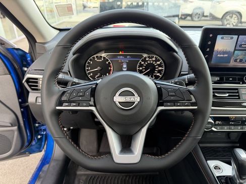 Used 2025 Nissan Altima 2.5 SR w/ SR Premium Package image 18