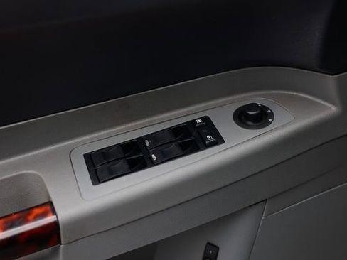 Used 2005 Chrysler 300 C w/ Protection Group II image 44