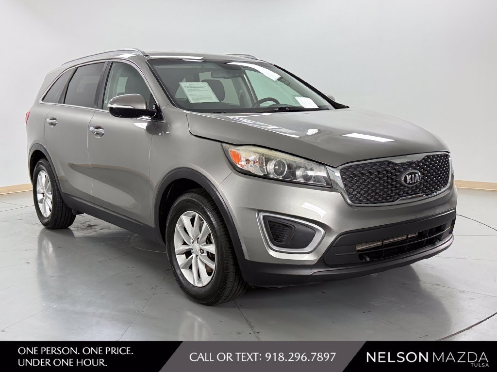 Used 2016 Kia Sorento FWD w/ LX Convenience Package image 4