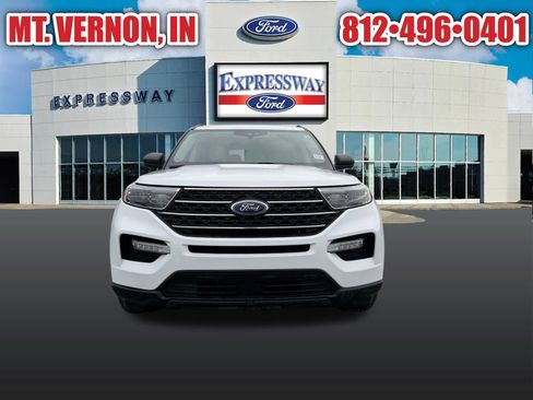 Used 2024 Ford Explorer XLT w/ Equipment Group 202A RWD image 4