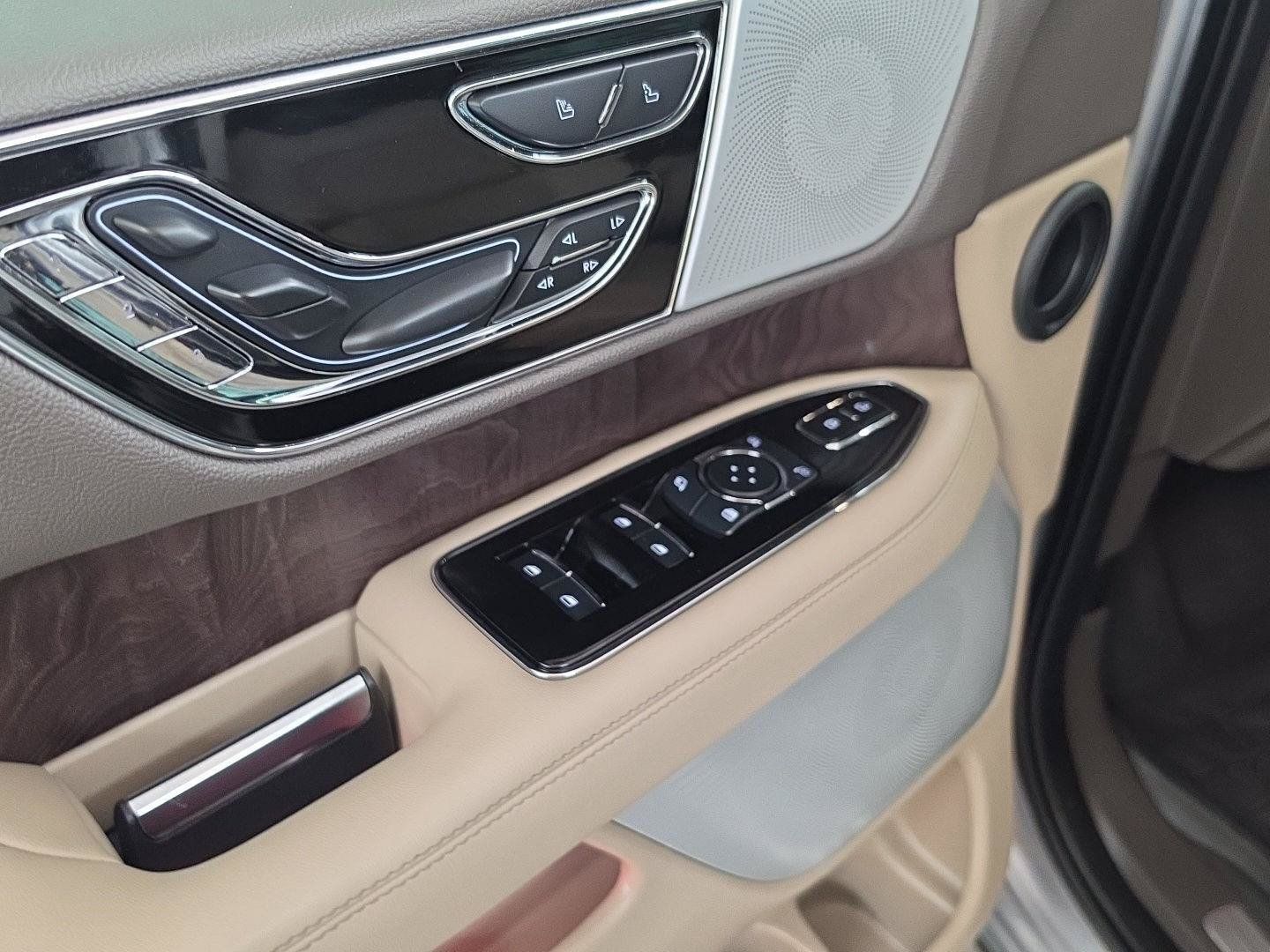 Certified 2023 Lincoln Navigator Reserve AWD/4WD image 14