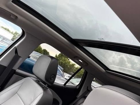 Used 2023 GMC Terrain SLT w/ Infotainment Package II AWD/4WD image 29