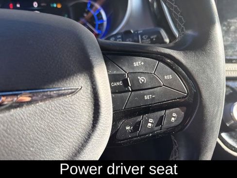 Used 2021 Chrysler Pacifica Touring w/ Uconnect Theater Family Group image 16