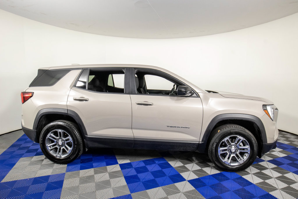Used 2026 GMC Terrain Elevation FWD image 4