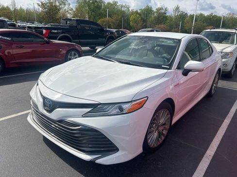 Used 2020 Toyota Camry XLE image 10