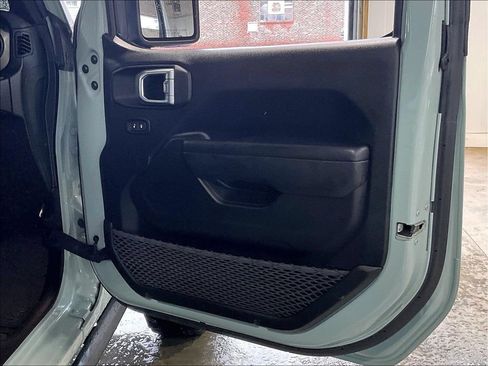 Used 2023 Jeep Wrangler Unlimited w/ Sun & Screen Package AWD/4WD image 12