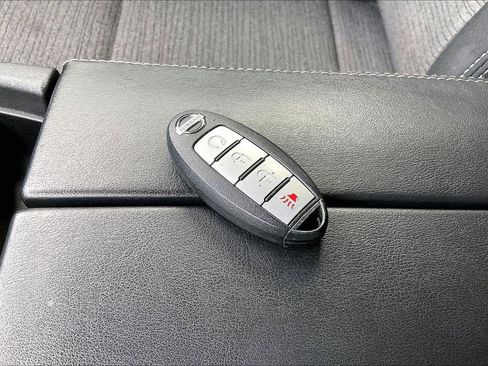 Certified 2021 Nissan Rogue SV FWD image 12