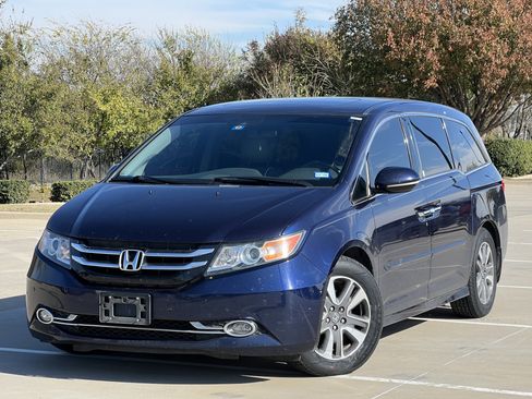 Used 2016 Honda Odyssey Touring Elite image 2