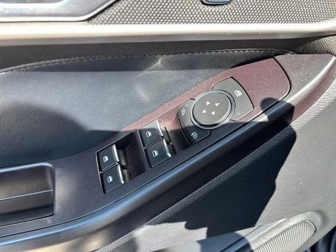 Used 2020 Ford Explorer XLT AWD/4WD image 13