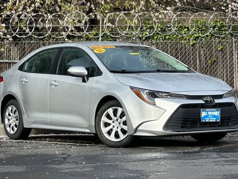 Used 2023 Toyota Corolla LE image 2