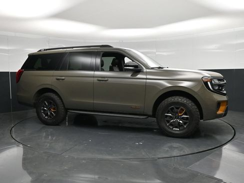 Used 2025 Ford Expedition Tremor AWD/4WD image 3