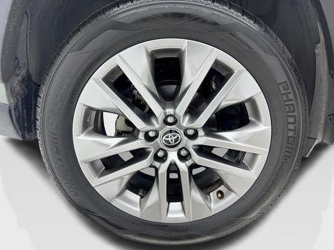 Used 2020 Toyota RAV4 XLE Premium image 45