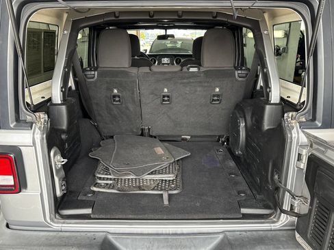 Used 2018 Jeep Wrangler Unlimited Sport S AWD/4WD image 29