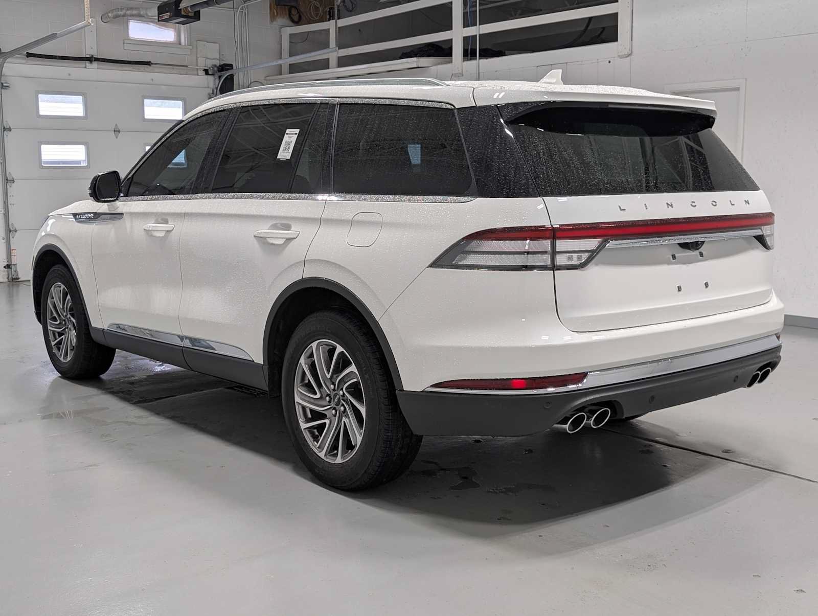 Used 2023 Lincoln Aviator AWD image 10