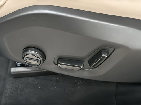 New 2026 Volvo XC90 T8 Plus w/ Protection Package Premier image 24