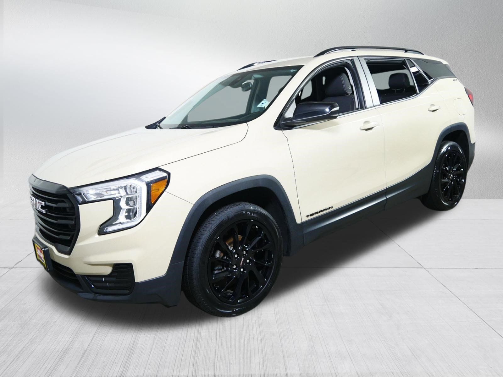 Used 2023 GMC Terrain SLE w/ Driver Convenience Package AWD/4WD image 3