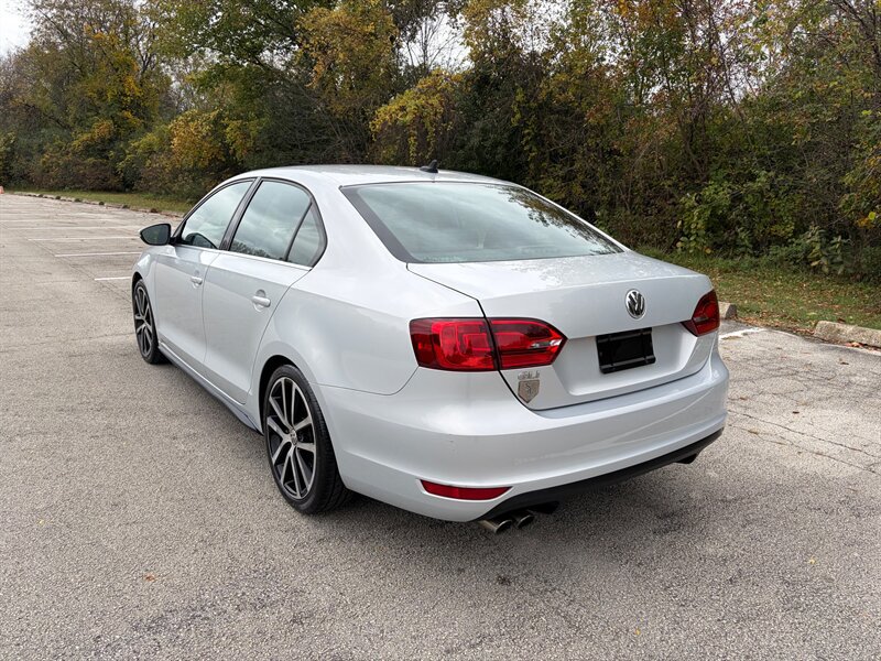 Used 2012 Volkswagen Jetta GLI Autobahn FWD image 3