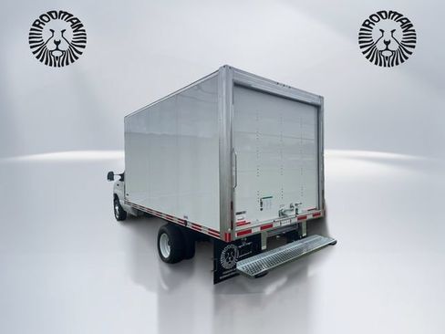 New 2027 Ford E-450 and Econoline 450 Super Duty w/ Power Equipment Group RWD image 9