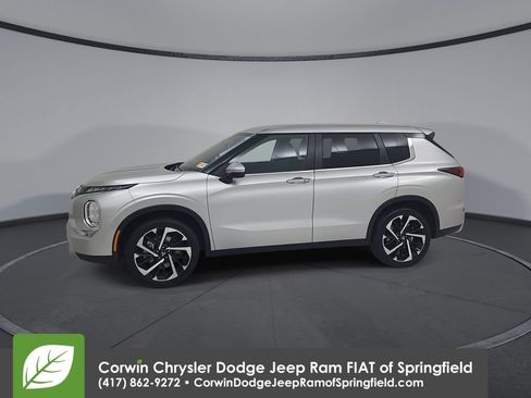 Used 2024 Mitsubishi Outlander SE image 8