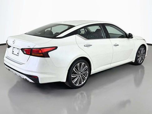 Used 2023 Nissan Altima 2.5 SL FWD image 13