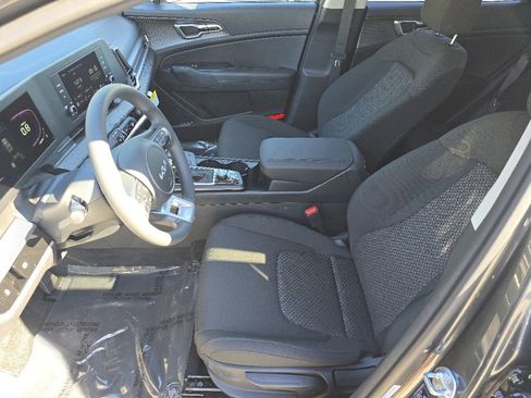 Certified 2025 Kia Sportage LX image 17