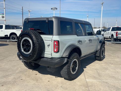 Used 2024 Ford Bronco Badlands image 3